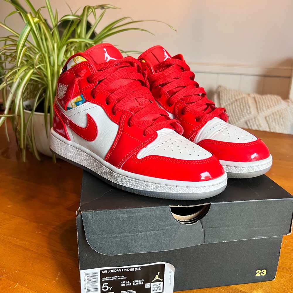 Nike Jordan 1 Mids